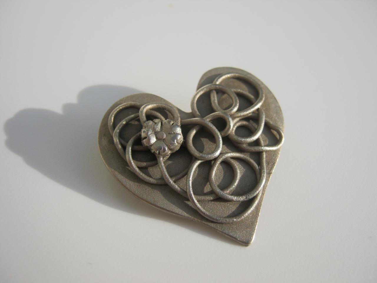 Broche coeur bronze blanc